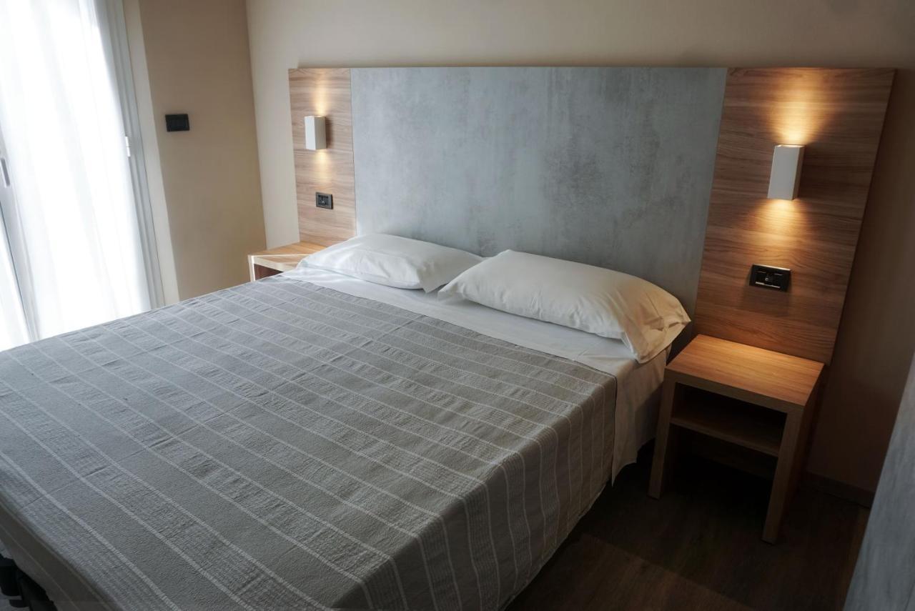 Hotel Londra Rimini Eksteriør bilde